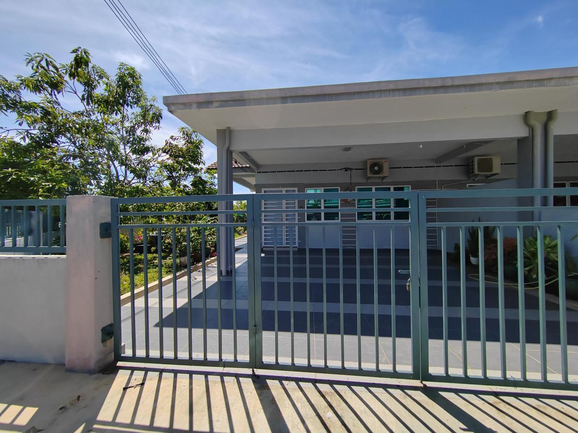 Teratak Delisha -Musslim Villa Kampong Jemampar Exterior photo